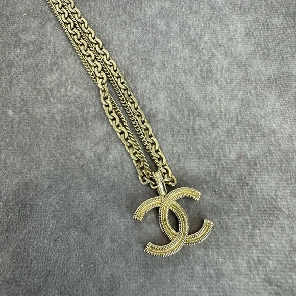 Chanel 21P Metal Double Layer Embossed Necklace - Picture 11 of 14